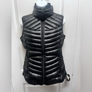 Bernardo black 90% goose down puffer vest, Knit collar, full zip, black S